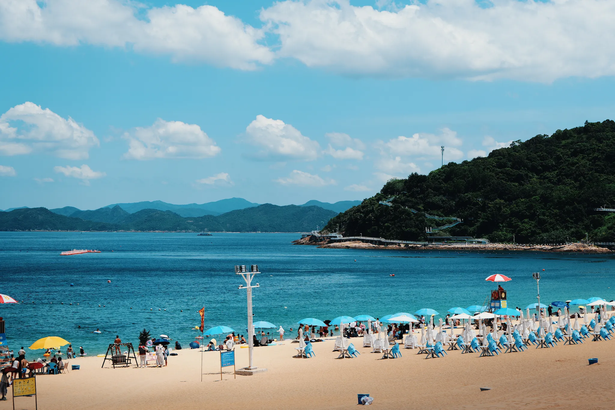 海潮与金浪细沙