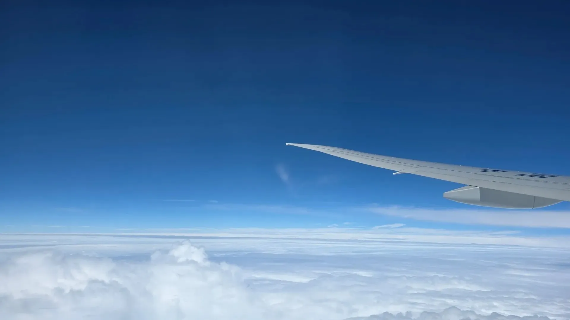 万米高空下的浮云与向往